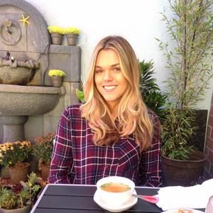 Meet your Posher, Destiny